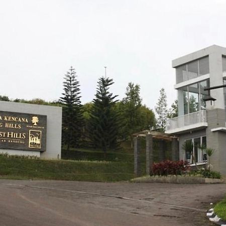 Imah Dago Villa - Budget Staycation Villa In バンドゥン エクステリア 写真