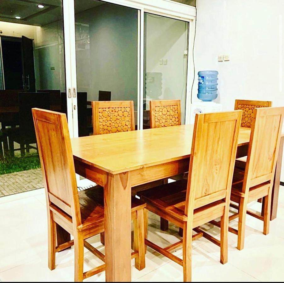 Imah Dago Villa - Budget Staycation Villa In バンドゥン エクステリア 写真
